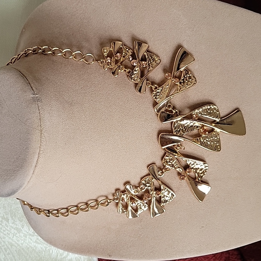 Paparazzi "The Sands of Time" necklace features twisted gold hourglass shap